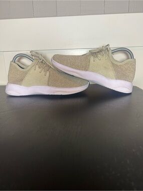 VESSI WOMENS SZ W 7 TAN EVERYDAY LOW TOP LACE CASUAL COMFORT SHOES